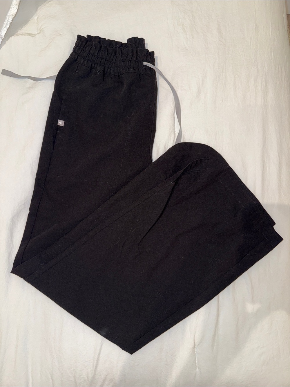 Figs Women’s Black Marseille Wide Leg Scrub Pants - size S Tall